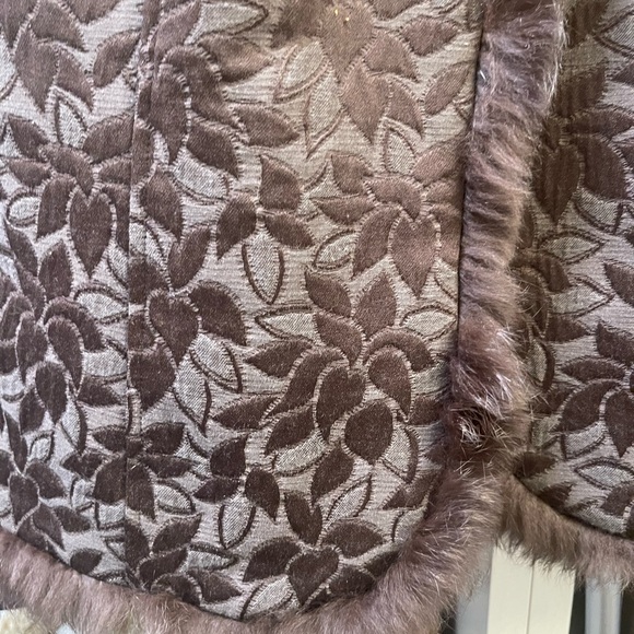 Brocade Vest with frog closures and rabbit hair trim. - Picture 6 of 6